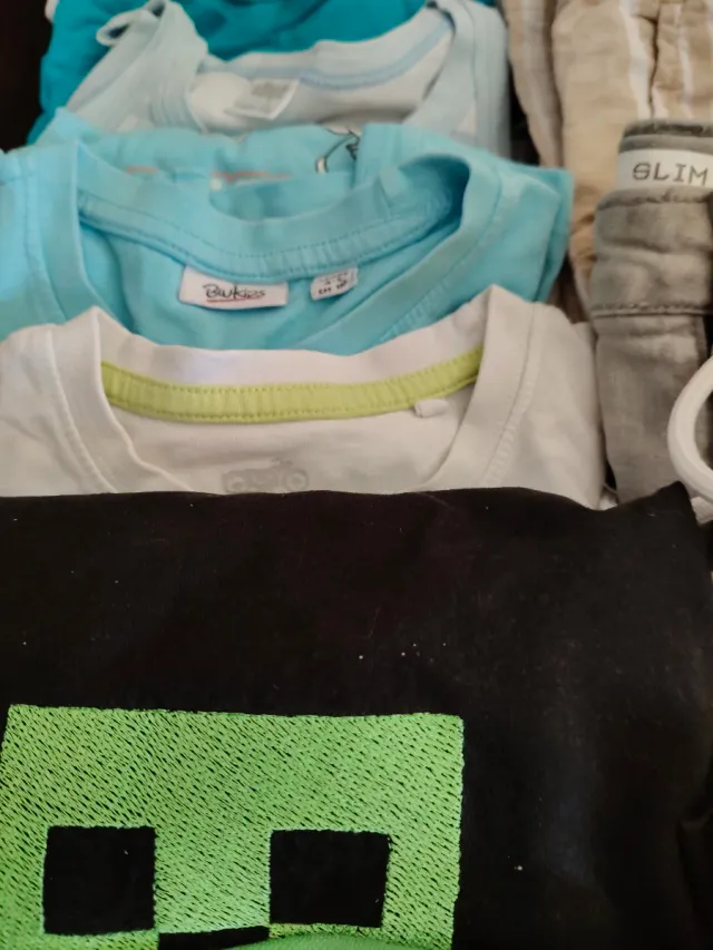 Lotto 18 capi bambino vari dai 3/4 /5/6/7  anni.