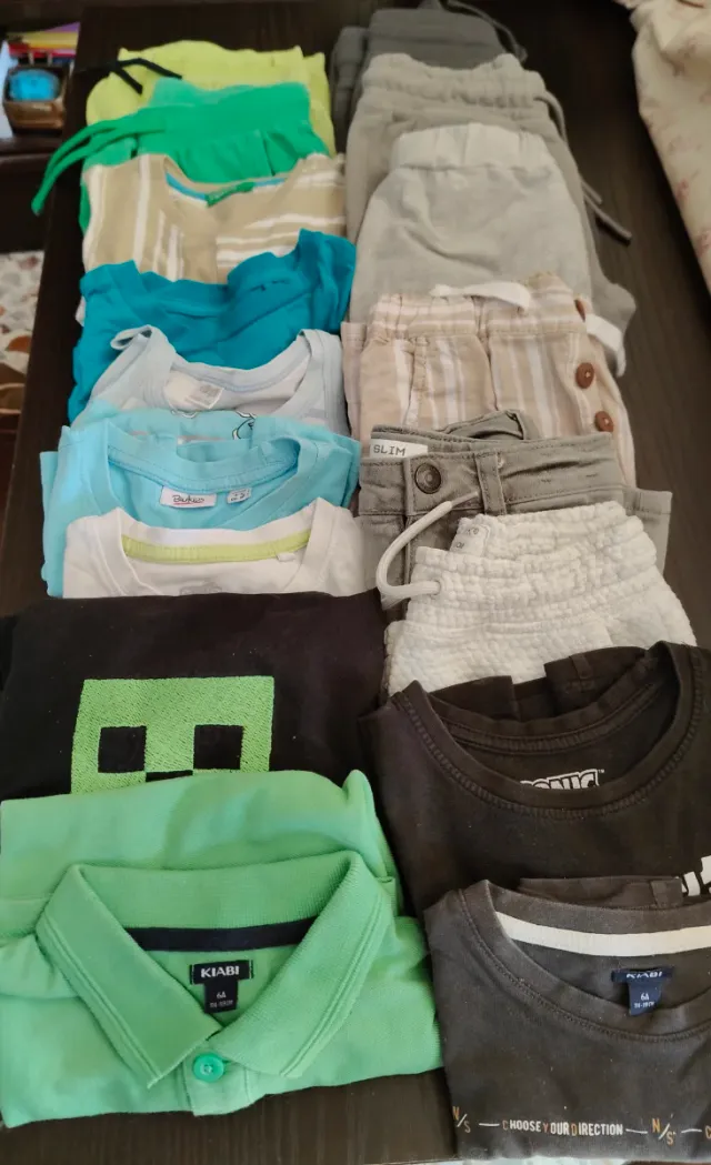 Lotto 18 capi bambino vari dai 3/4 /5/6/7  anni.