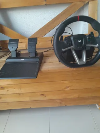 Volante Xbox One Hori con Pedales