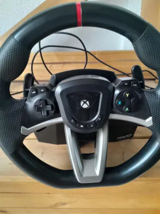 Volante Xbox One Hori con Pedales