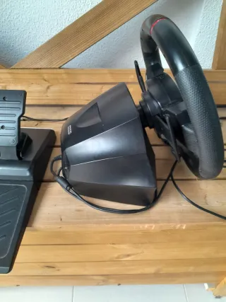 Volante Xbox One Hori con Pedales