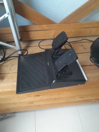 Volante Xbox One Hori con Pedales