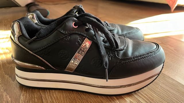 Zapatillas Guess Mujer Talla 39 Negras y Plateadas