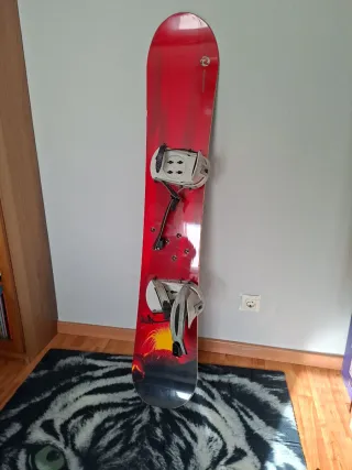 Tabla Snowboard Roja con Fijaciones