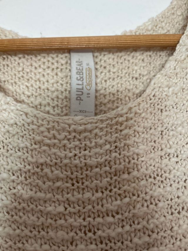 Vestido de punto beige con flecos