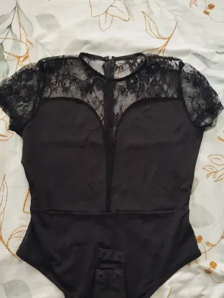 Body negro manga corta encaje