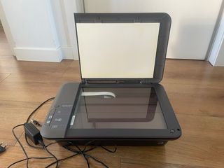 Impresora HP Deskjet 1050A Gris.