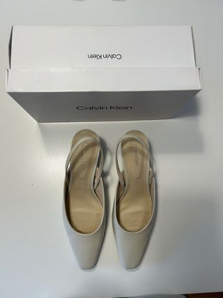 Tacones Calvin Klein destalonados 
