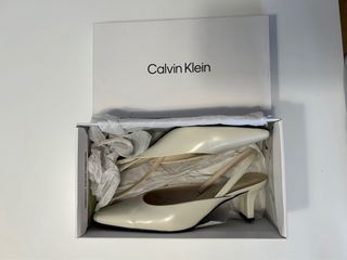 Tacones Calvin Klein destalonados 