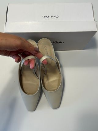 Tacones Calvin Klein destalonados 