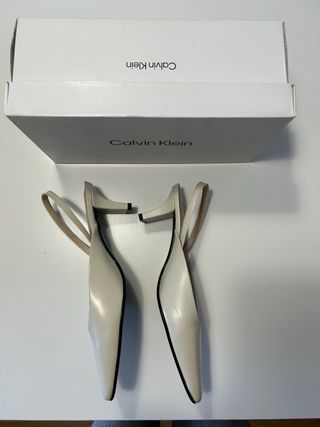 Tacones Calvin Klein destalonados 