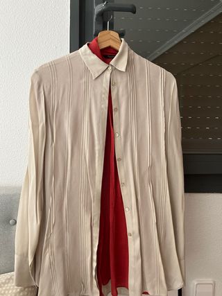 2 Camisas Massimo Dutti Roja y camisa gasa beige 

