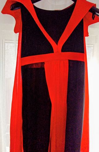 Vestido largo Diablesa Sexy con Capa