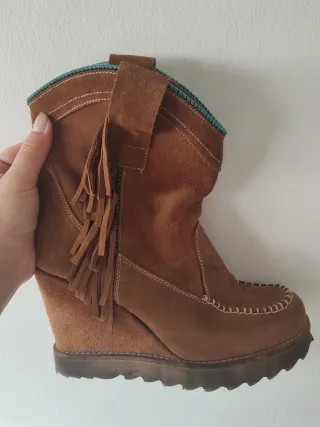Botín Nemonic boho chic cuña ante flecos hippie