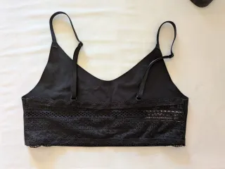 Top sujetador negro Victoria's Secret con encaje