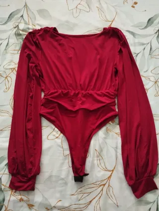 Body rojo granate manga larga