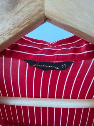 Blusa Stradivarius roja con rayas blancas