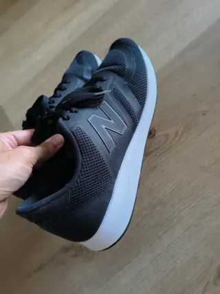 Zapatillas New Balance Negras y Blancas