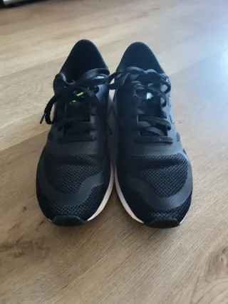 Zapatillas New Balance Negras y Blancas