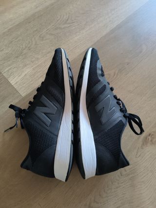 Zapatillas New Balance Negras y Blancas