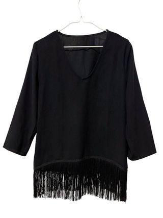 Blusa negra con flecos