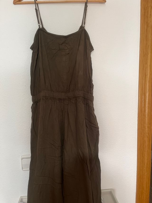 Mono verde con botones