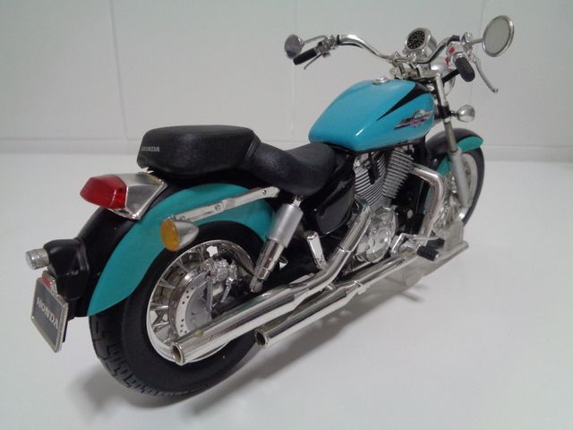 Honda VT1100C2 Shadow 1/10