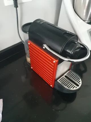 Cafetera Nespresso Roja