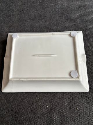 Gran cenicero decorado con caballos en porcelana