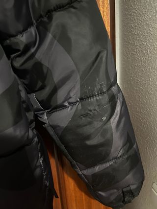 The North Face x Kaws Abrigo Negro Gris