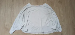 Blusa blanca mangas murciélago