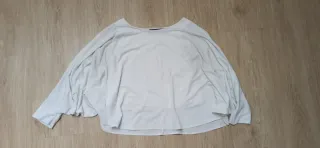 Blusa blanca mangas murciélago