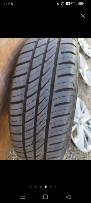 Llantas 4x100 con neumáticos y tapacubos