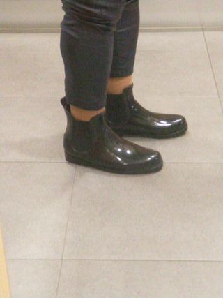 BOTINES DE AGUA COLOR NEGRO CHAROL NUMERO 39