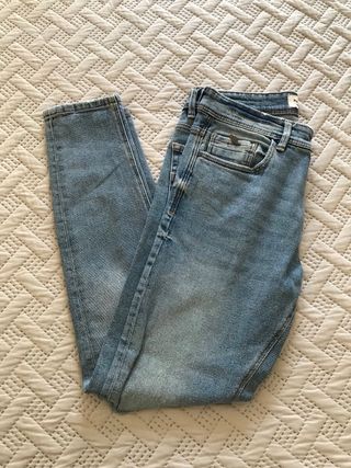 Vaqueros Pull and Bear hombre 