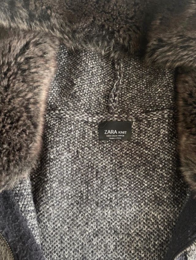 Capa Zara con capucha y pelo Talla Única