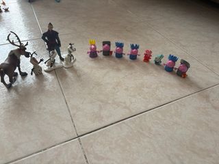 Lote de muñecos variados