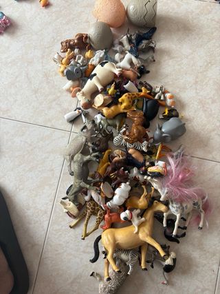 Lote de muñecos variados