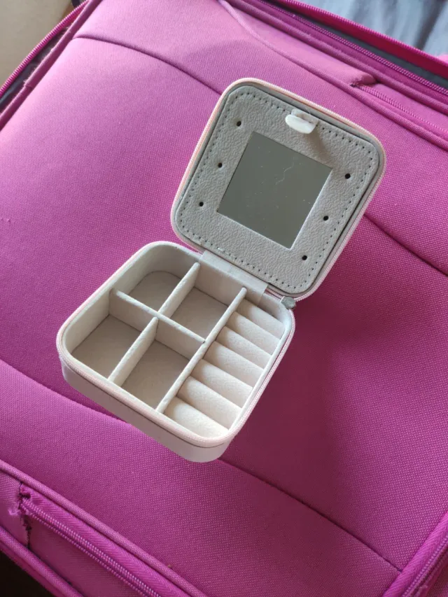 Joyero rosa con letra L