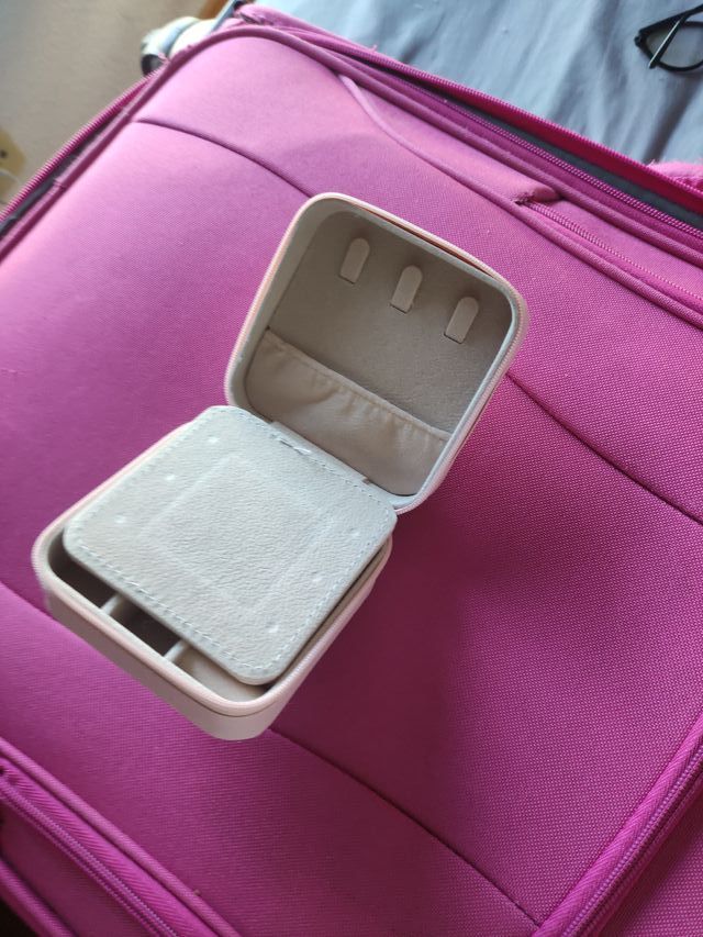 Joyero rosa con letra L