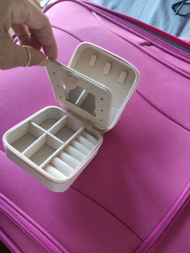 Joyero rosa con letra L