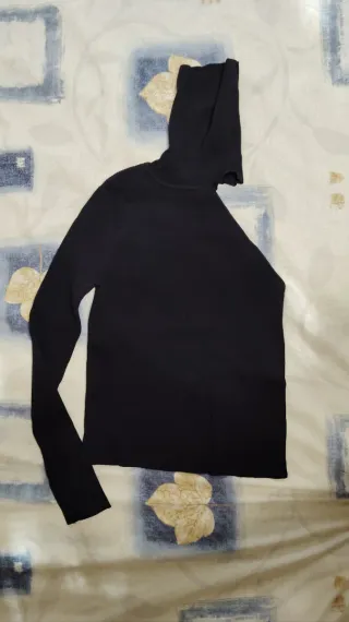 Top negro cuello alto manga larga