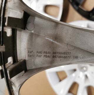 (85) Tapacubos 15" Peugeot 207/208