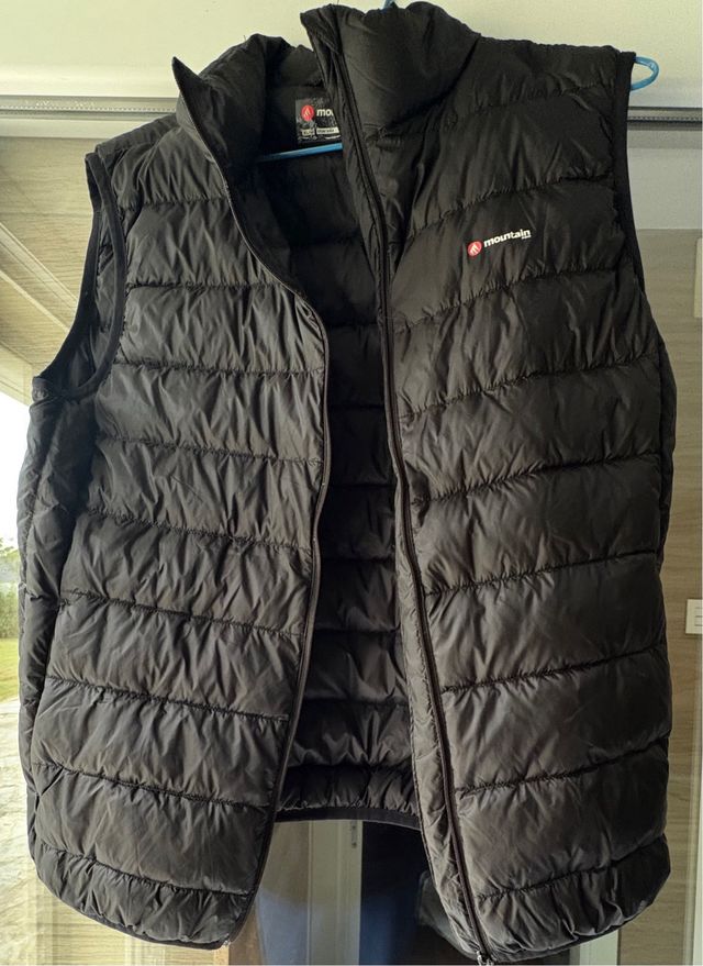 Chaleco plumífero negro talla 44. Hombre.