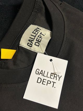 Camisa Gallery Dept. Negra Gráfica