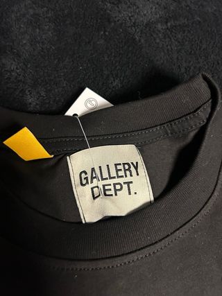 Camisa Gallery Dept. Negra Gráfica
