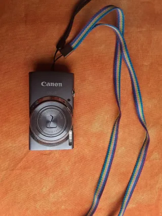 Fotocamera con zoom ottico Canon IXUS 8x