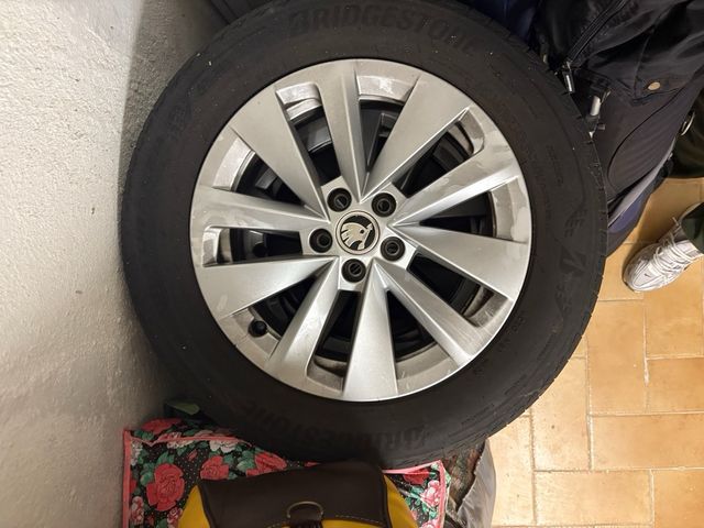 ruedas con llantas skoda kamiq
205/60R16
5x100