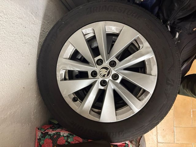 ruedas con llantas skoda kamiq
205/60R16
5x100