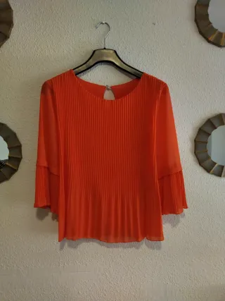 Blusa color CORAL Plisada Manga Acampanada
